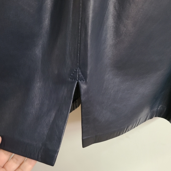 Accordi Navy Leather Pencil Skirt - Picture 11 of 14